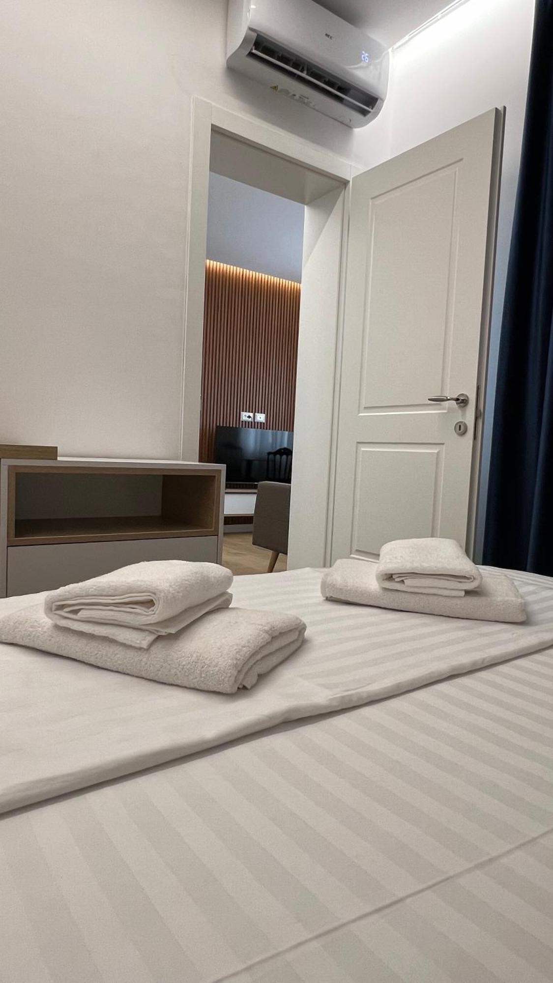 Tirana Central Apartments Bagian luar foto